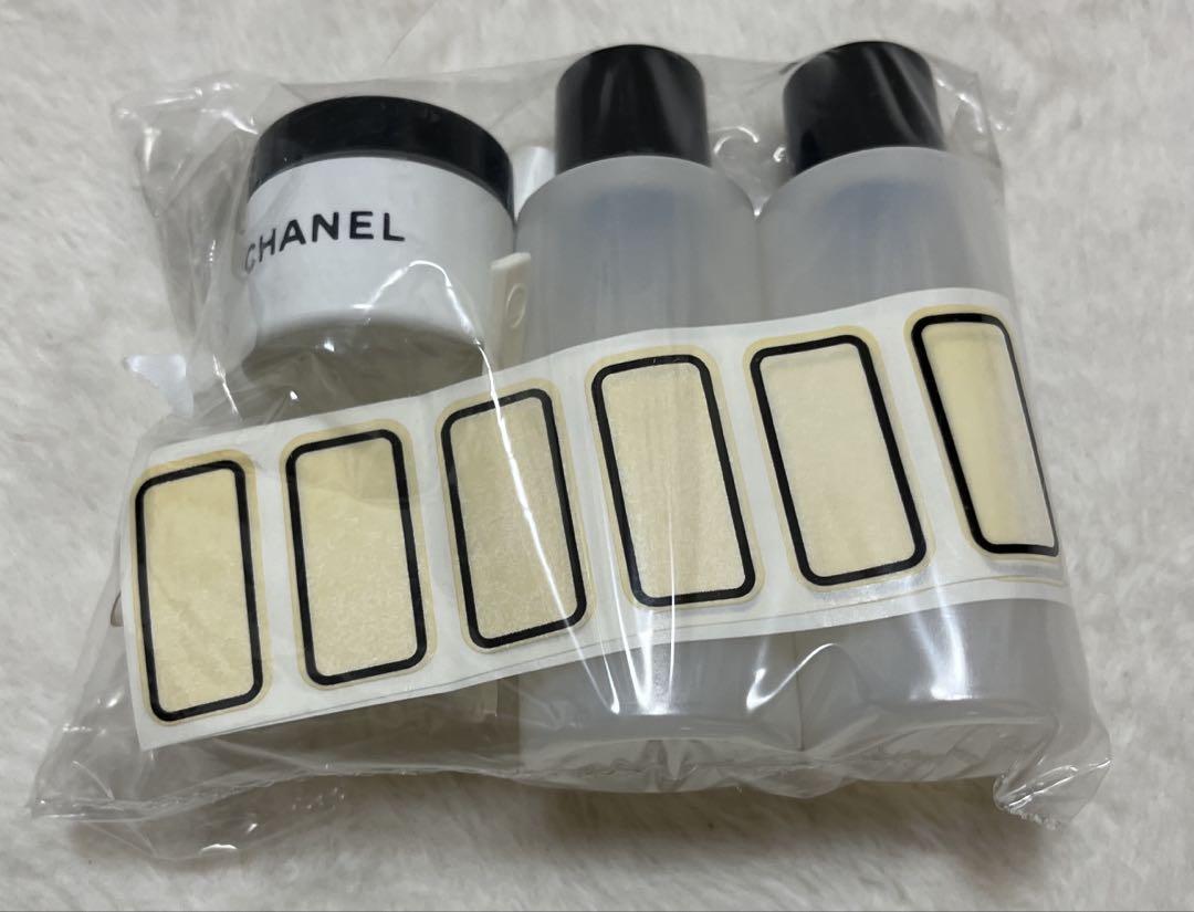 未使用に近い【レア】CHANEL スキンケアトラベラー　白　ホワイト　箱付き