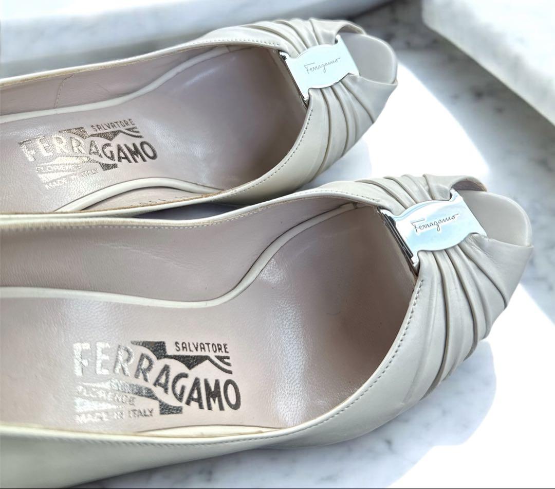 Salvatore Ferragamo フェラガモ FIBERIA美品