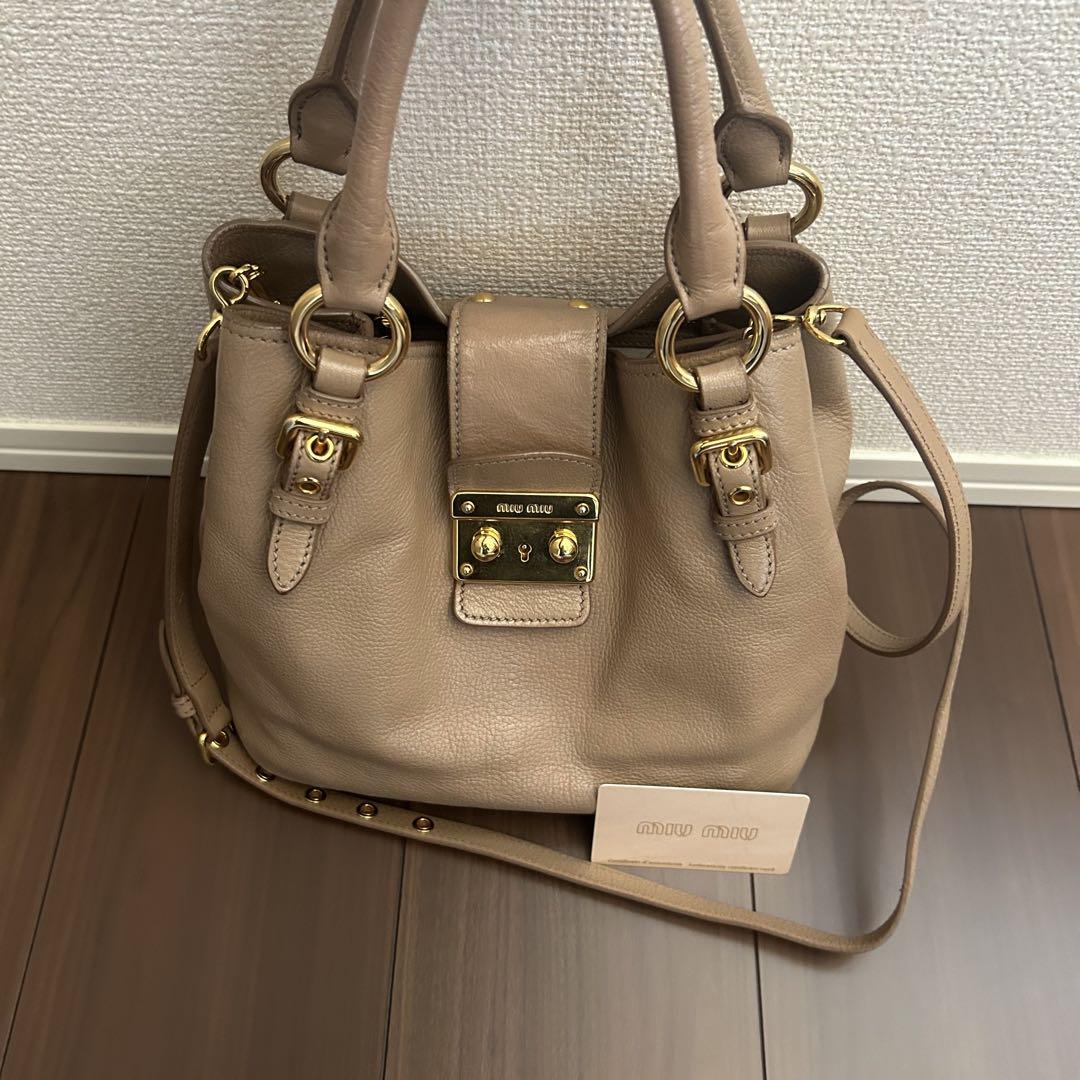 miumiu ハンドバッグ　ショルダーバッグ　ベージュ　キャメル　2way