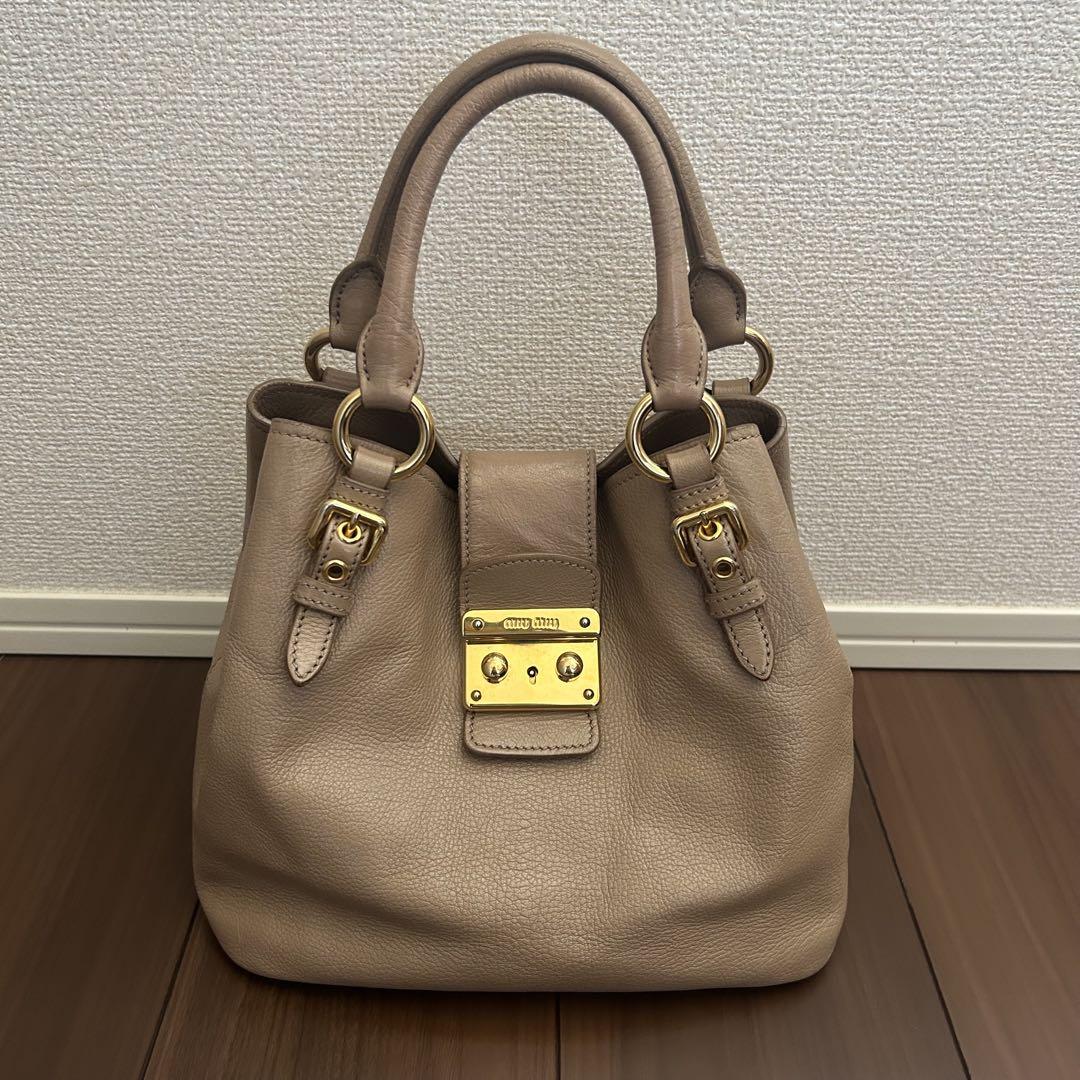 miumiu ハンドバッグ　ショルダーバッグ　ベージュ　キャメル　2way