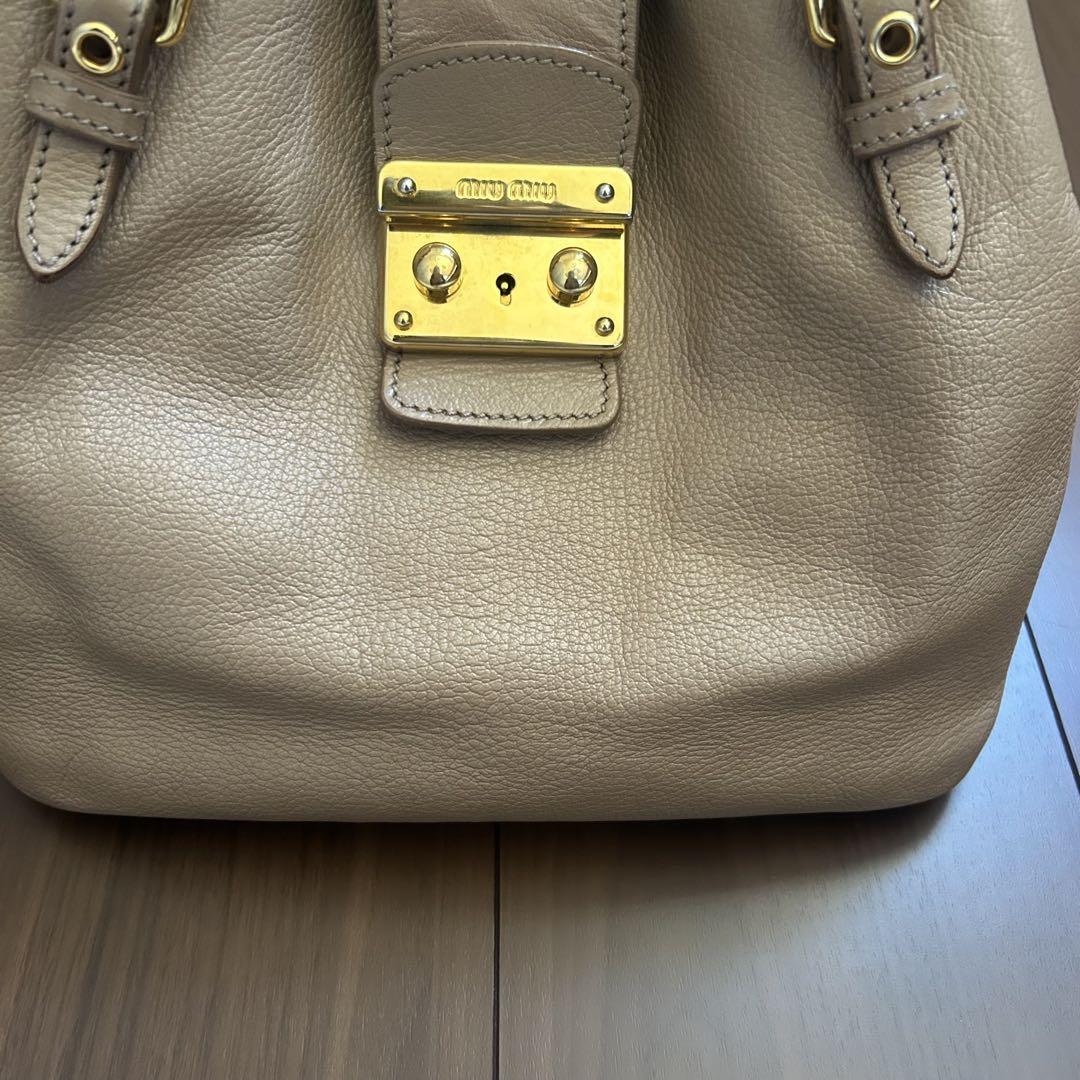 miumiu ハンドバッグ　ショルダーバッグ　ベージュ　キャメル　2way