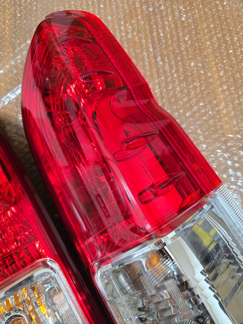 ハイエース 200系 テールライト トヨタ 純正 ⁴⁰ ハイエース 200系 テールライト トヨタ 純正 ⁴⁰