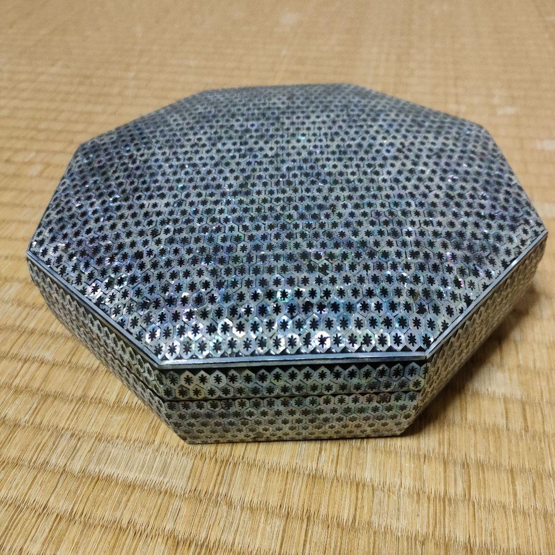韓国　八角螺鈿四節板　らでん　漆　20cm　貝細工　菓子入れ　小物入れ