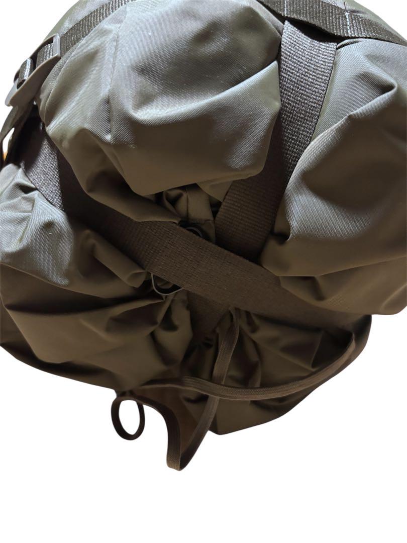 「美品」CARINTHIA DEFENCE 4 寝袋 Mサイズ　グリーン