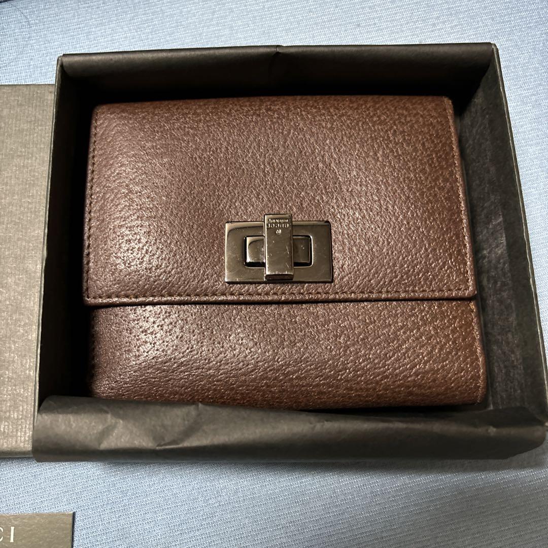 GUCCI 二つ折り財布 ブラウン レザー　ミニ財布 アウトレット ストアファッション - GUCCI 二つ折り財布