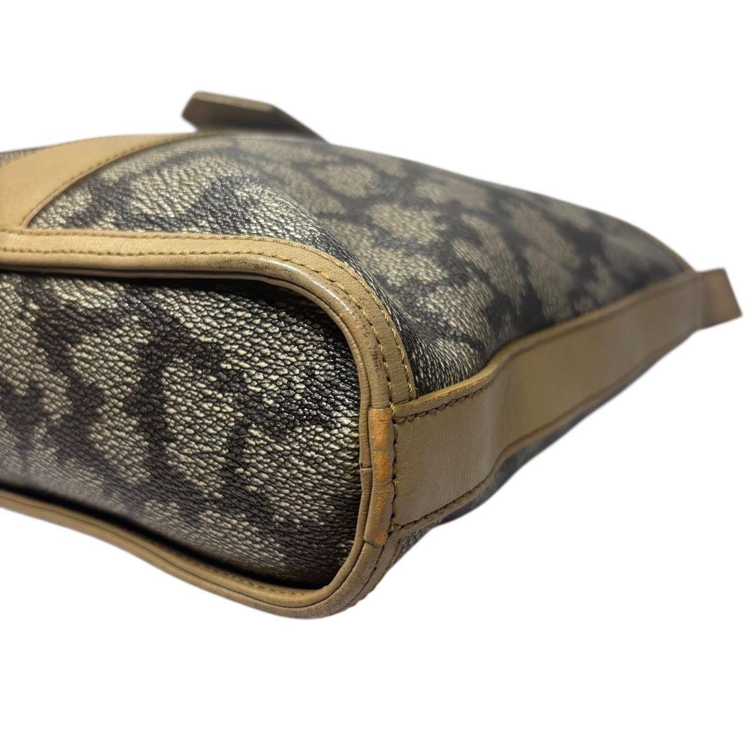 YS L イブ サンローラン ヴィンテージ　ショルダーバッグ ジラフ柄　PVC