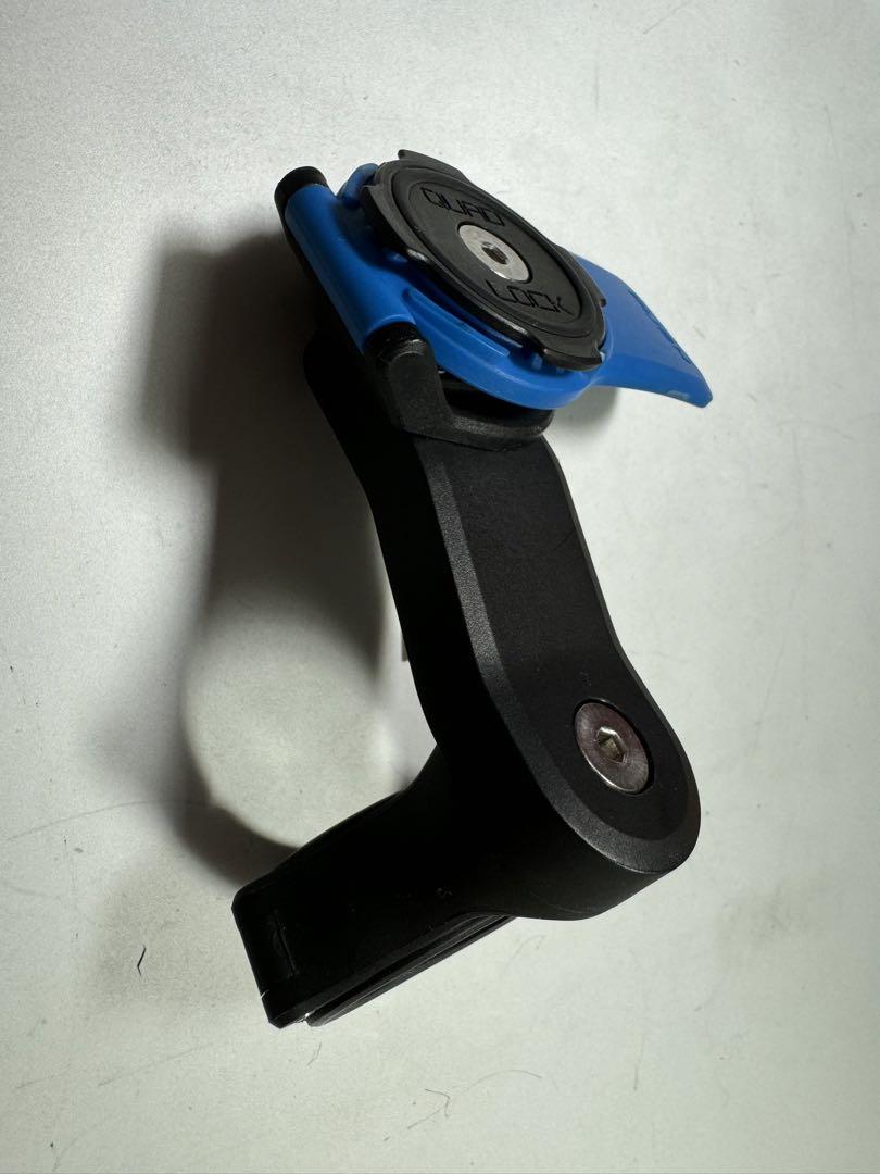 バイク用スマホホルダー　クアッドロック 衝撃吸収ダンパー付き