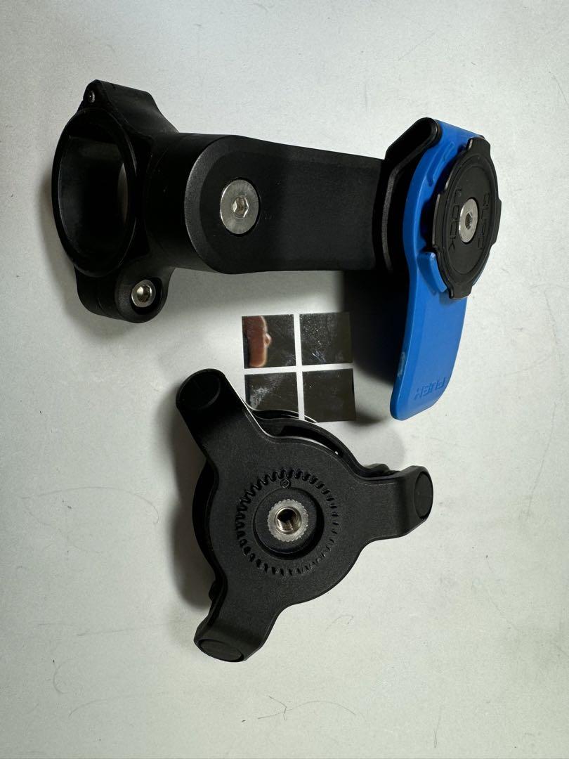 バイク用スマホホルダー　クアッドロック 衝撃吸収ダンパー付き