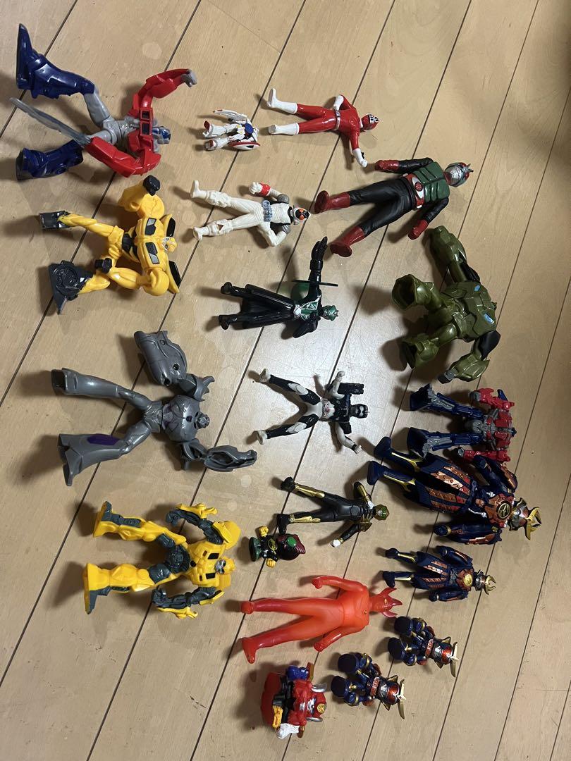 戦隊ヒーロー フィギュアセット 戦隊ヒーロー フィギュアセット 5体 青 赤 黄 緑 黒 - メルカリ