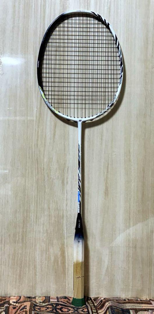 【美品！】YONEX バドミントンラケット アストロクス99プロ 4U5