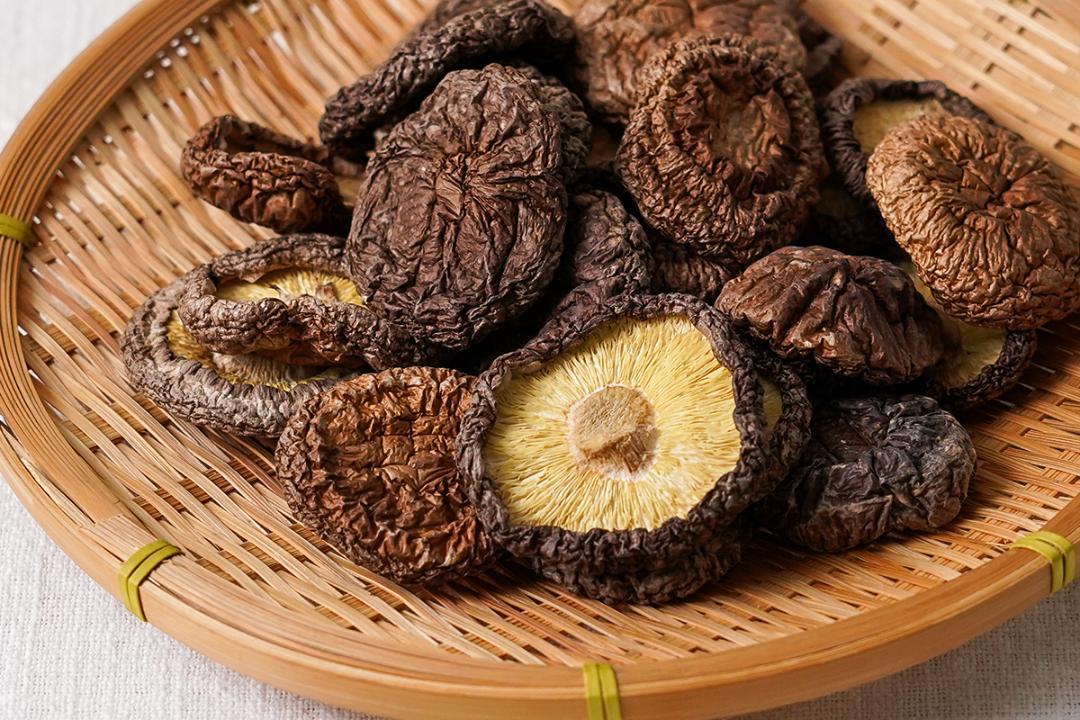 BUA99　180g×5　乾燥椎茸 ホール 鹿児島県産 干し椎茸