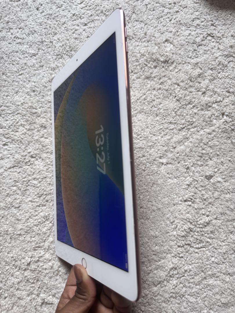 iPad Pro(9.7インチ)-128GB Wi-fi + Cellular￼