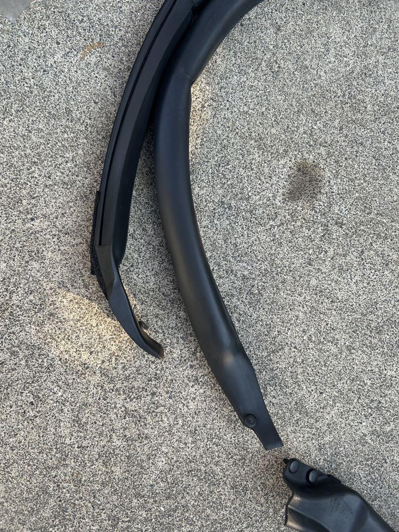 日産F31レパード前期 後期 M30ボディ側ウェザーストリップ新品