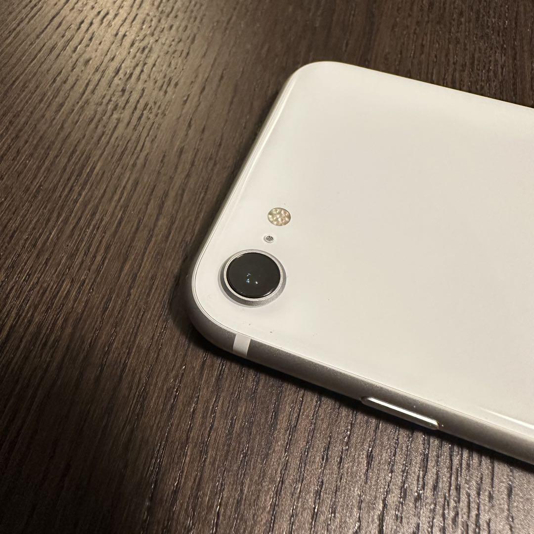 美品 Apple iPhone SE 第2世代 ホワイト 本体 SIMフリー