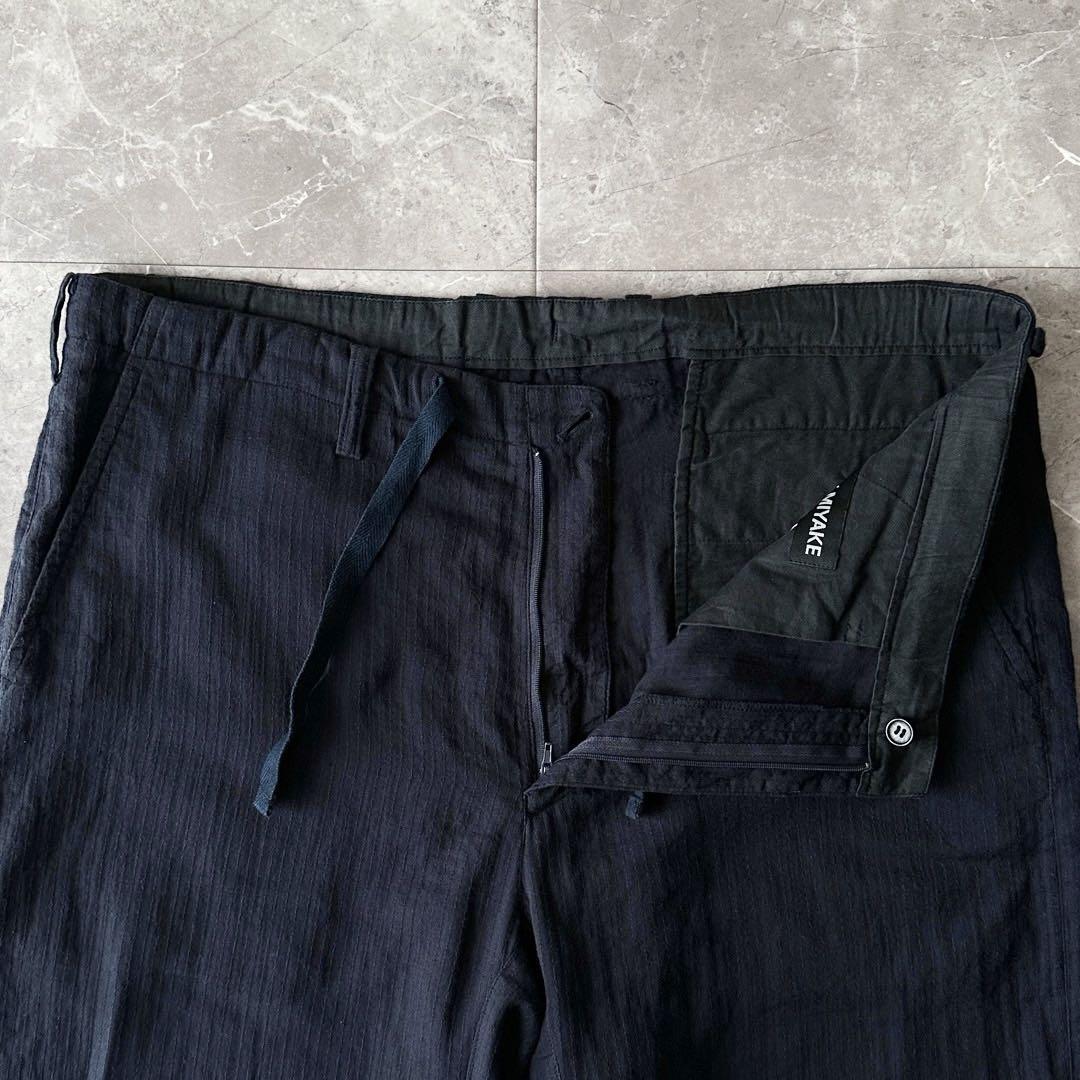 ISSEY MIYAKE イッセイミヤケ タックワイドパンツ　ネイビー ISSEY MIYAKE イッセイミヤケ タックワイドパンツ ネイビー