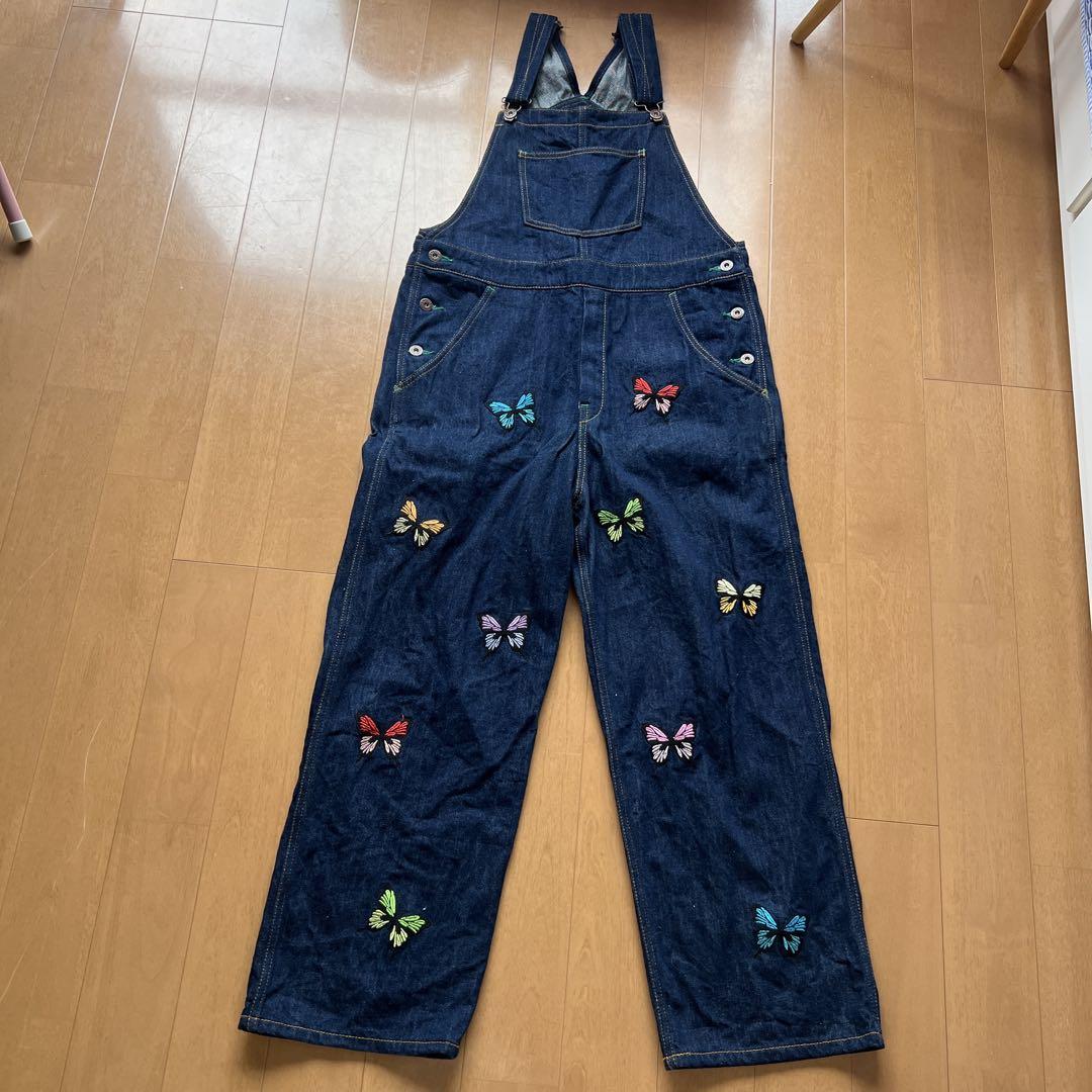 蝶の刺繍デニムオーバーオール