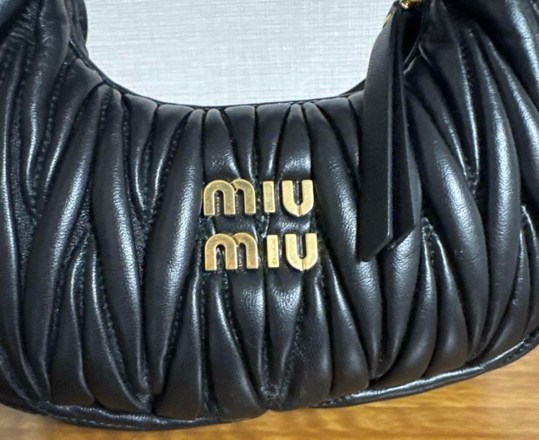 美品♡ ワンダー マテラッセレザー ホーボーミニバッグ　miumiu