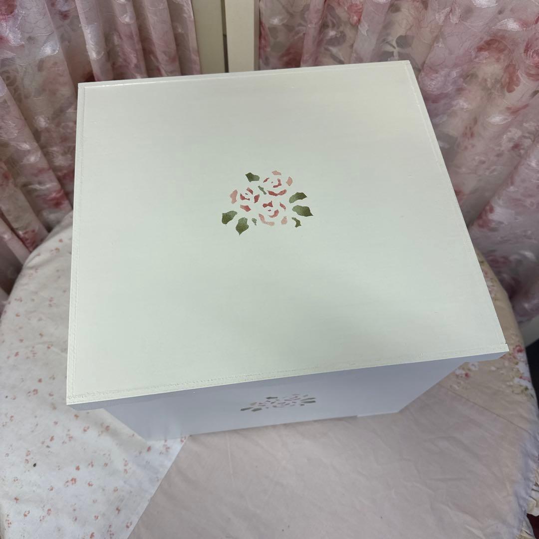 ホワイト木製小物収納ボックス 花柄 薔薇のすてんしる NEXPOTALLINN_EU