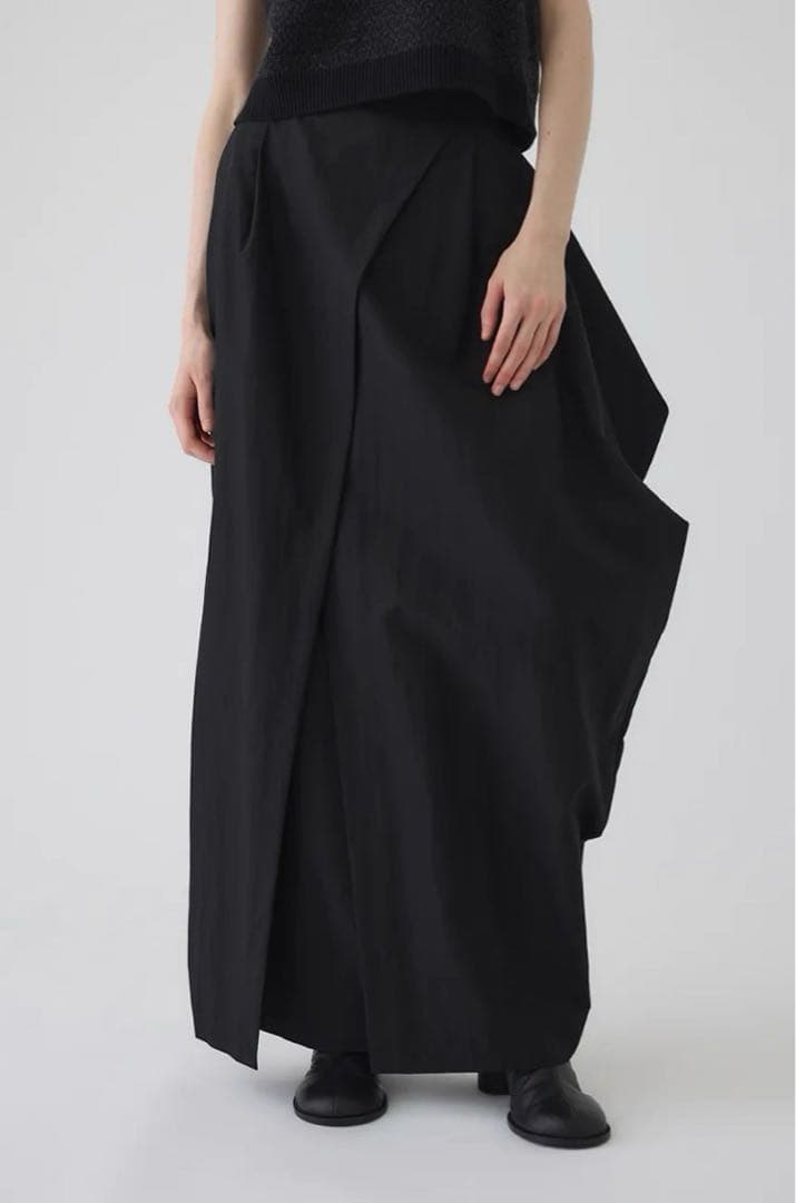 CURVE LINE TUCK SLEEVELESS OP