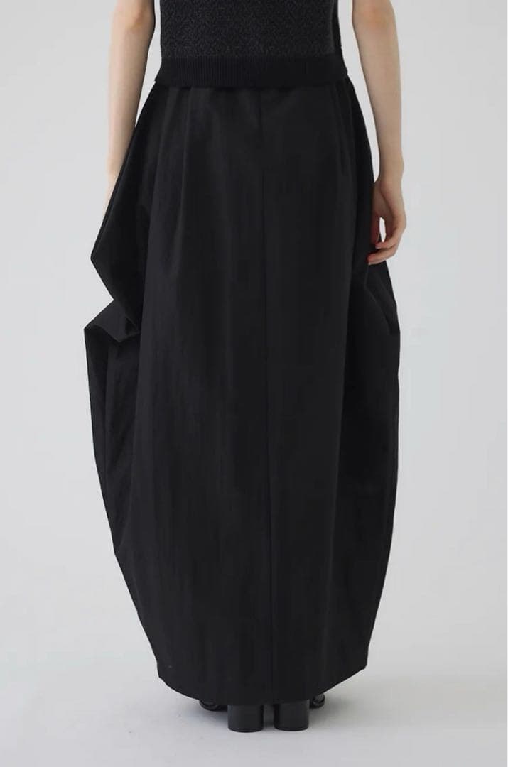 CURVE LINE TUCK SLEEVELESS OP