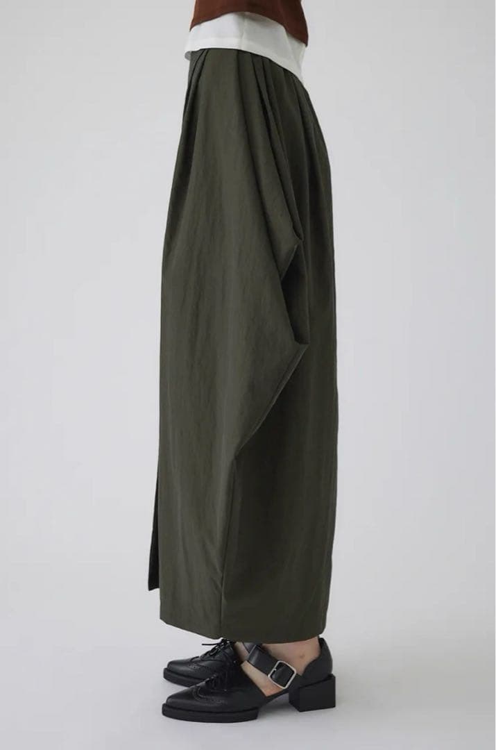 CURVE LINE TUCK SLEEVELESS OP