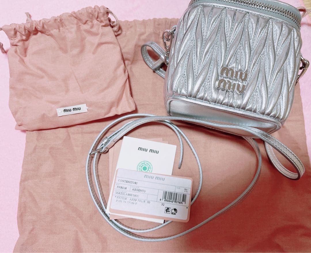 マトラッセショルダーポシェットMIU MIU