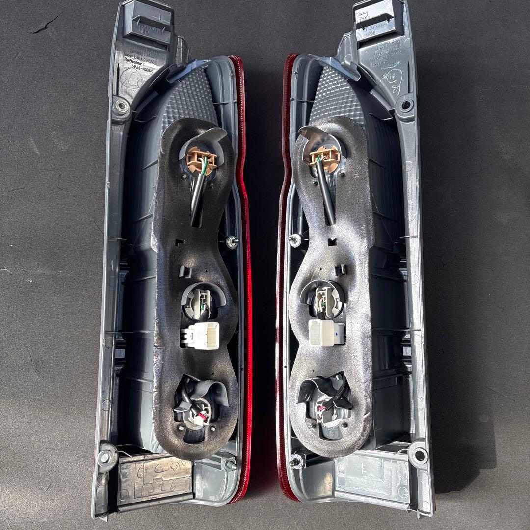 ハイエース200系 テールランプ目立った傷や汚れなし