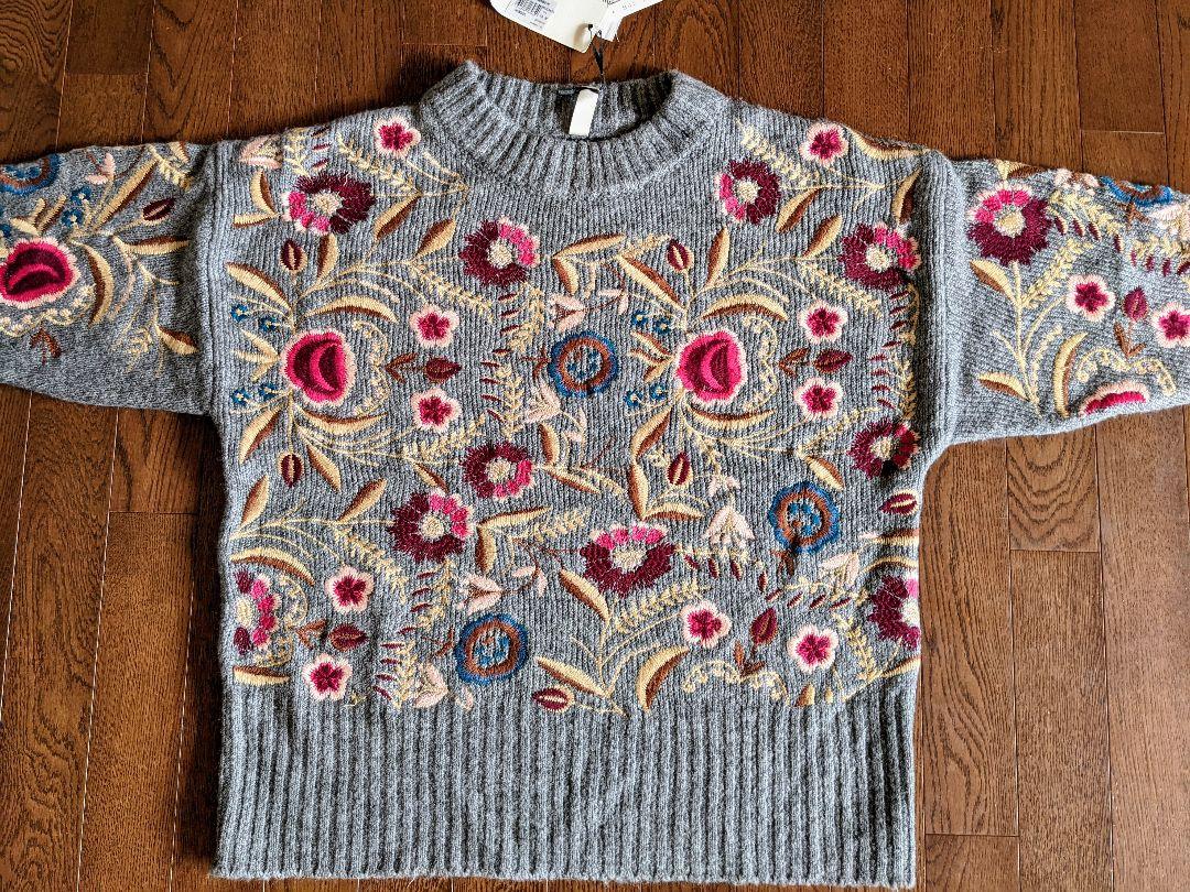 【新品】イタリア製 刺繍のざっくりニット 【新品】イタリア製 刺繍のざっくりニット