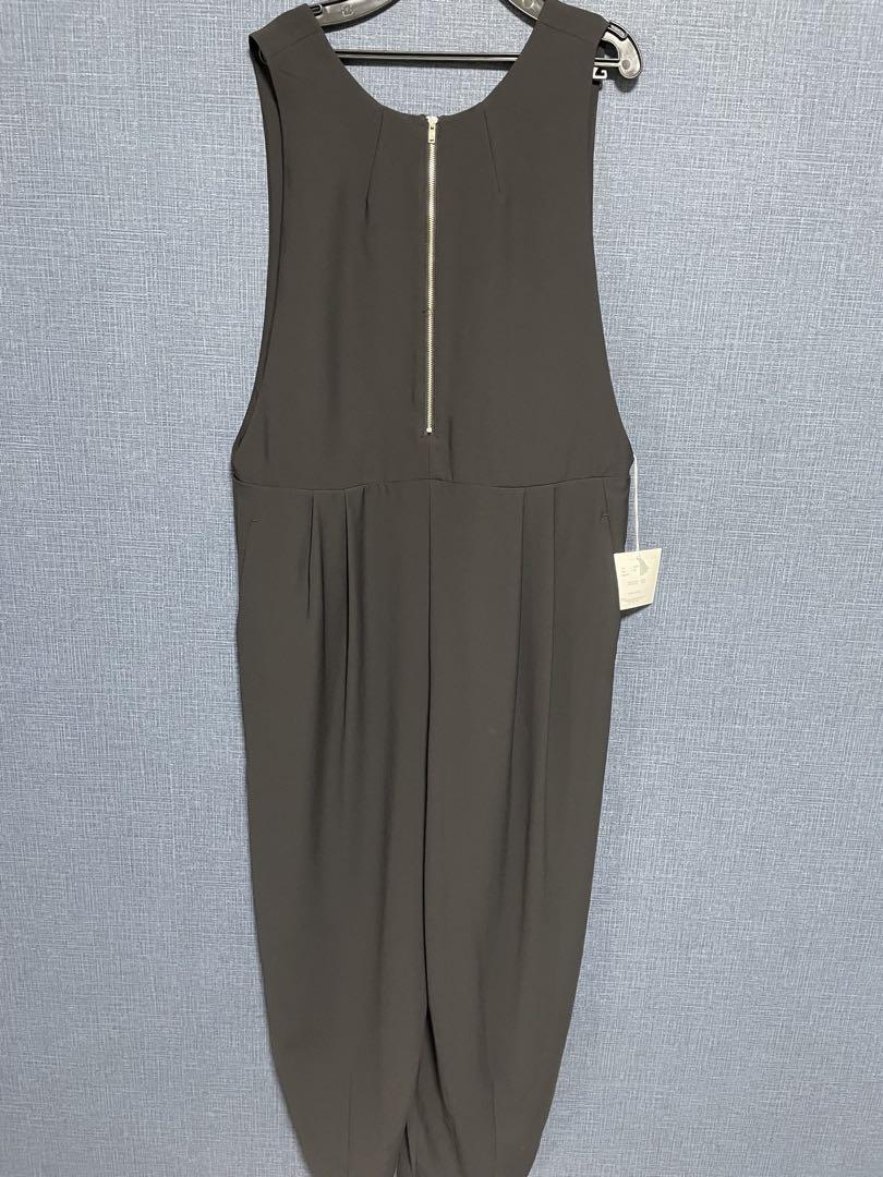 新品 CHIGNON シニヨン ノースリーブカーヴィーサロペット