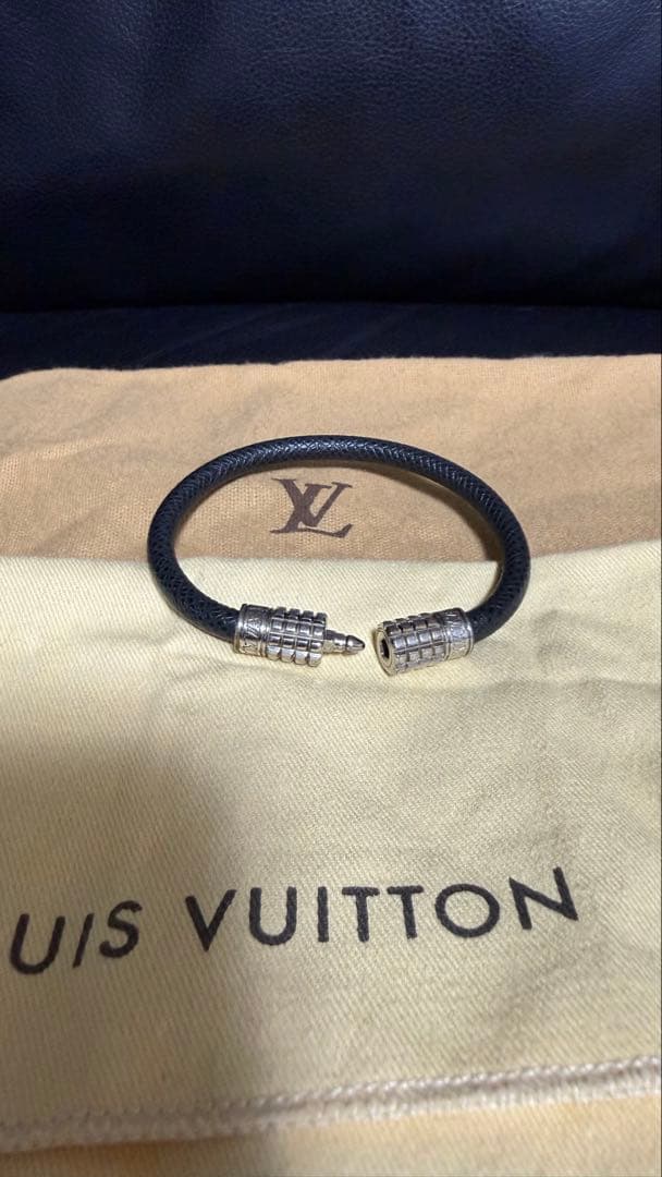 Louis Vuitton ブラック レザー ブレスレット