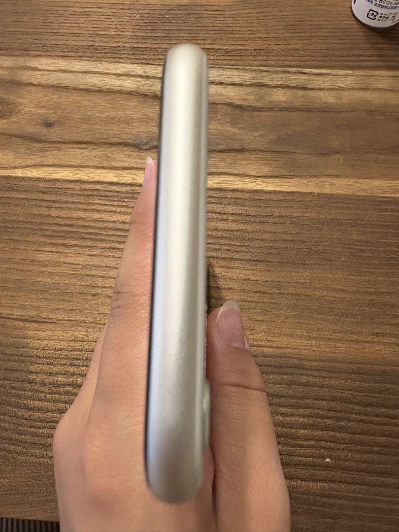 Apple iPhone SE 第3世代　256GB ホワイト