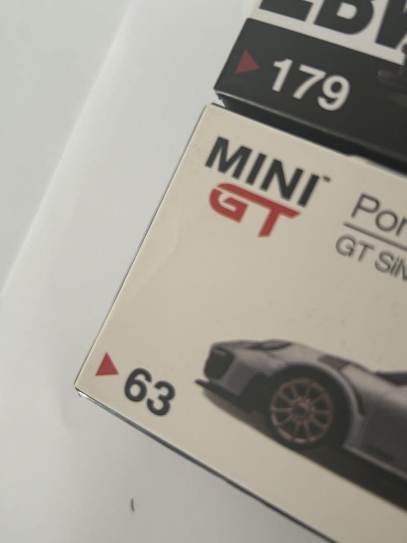 MINI GT ポルシェ911 GT2RS 、LBWK R35 JPS2台セット MINI GT 136 Porsche 911 GT2 RS Racing Yellow RHD Asia