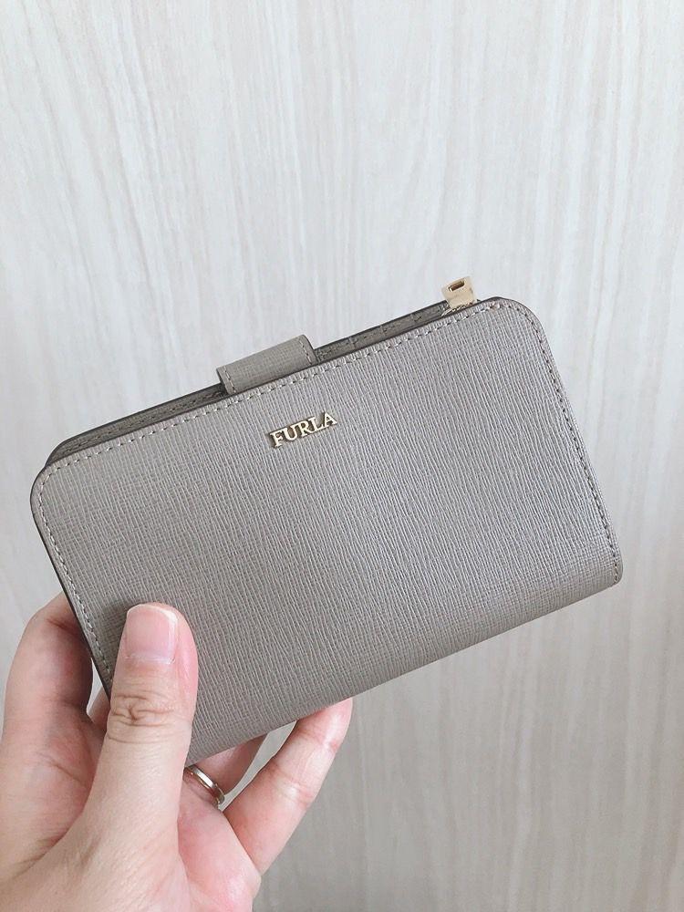 正規店仕入れの 財布 上品 フルラ FURLA 美品定番 ウォレット グレー 二つ折り 小物