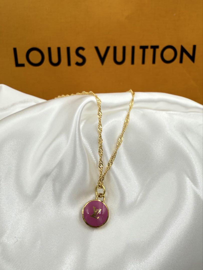 LOUISVUITTON ルイヴィトン　パーツ　アクセサリー　ピンク　ロゴ