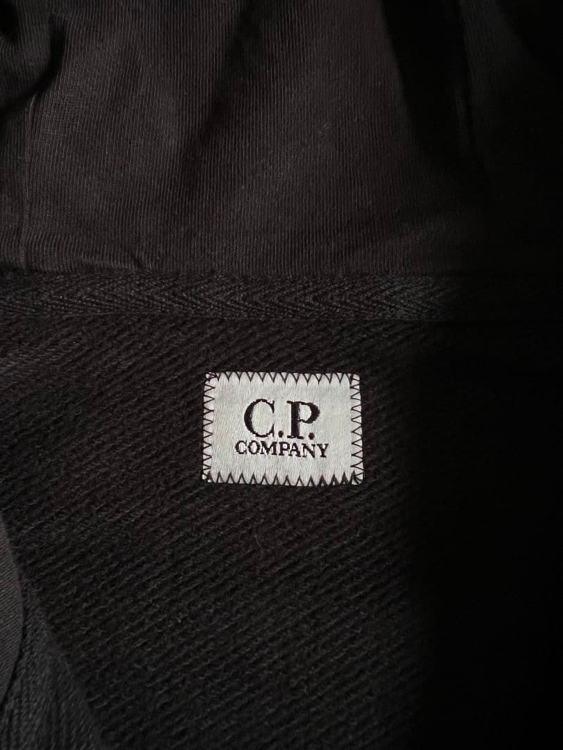C.P. COMPANY ブラックパーカー サングラス付き無料
