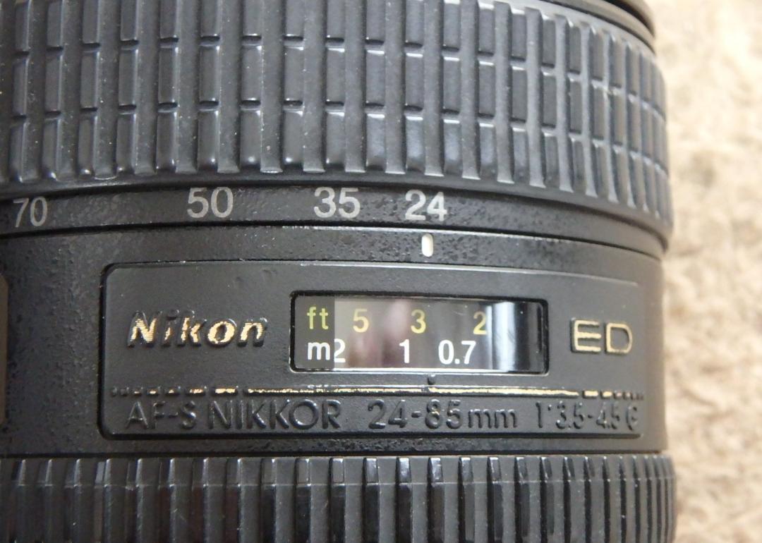 Nikon D600 デジタル一眼レフと24-85ｍｍズームレンズ