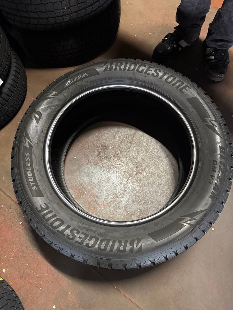 ランクル300 ブリヂストン DM-V3 スタッドレスタイヤ 265/55R20