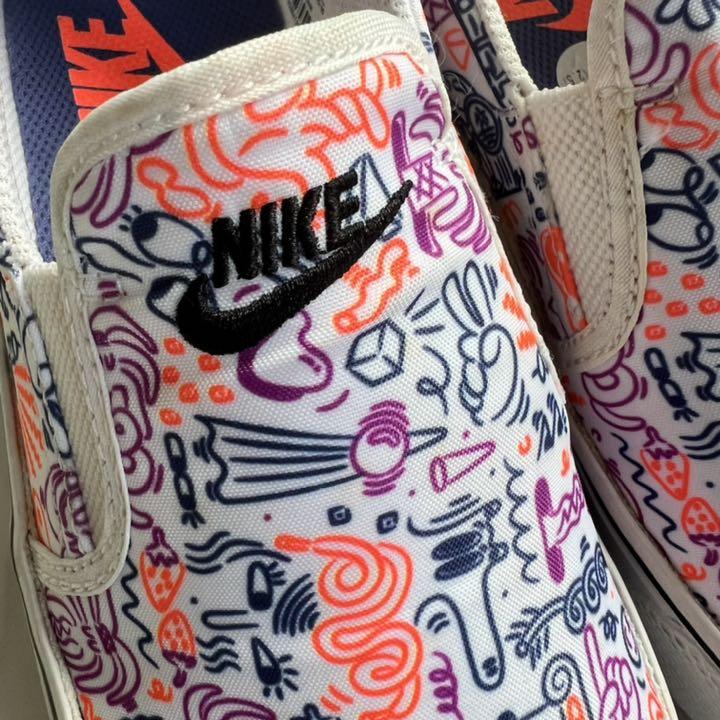 ナイキーNIKE TOKI SLIP PRINT 724769-106 花柄 - メルカリ
