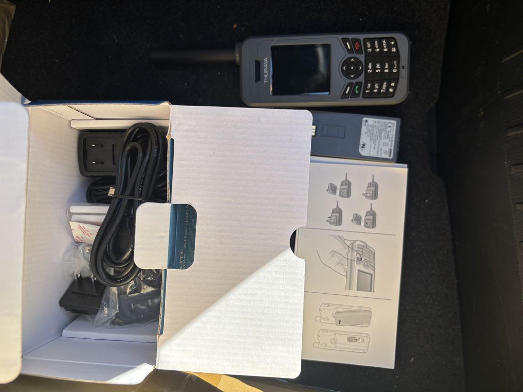 衛星電話　THURAYA XT-LITE スラーヤ