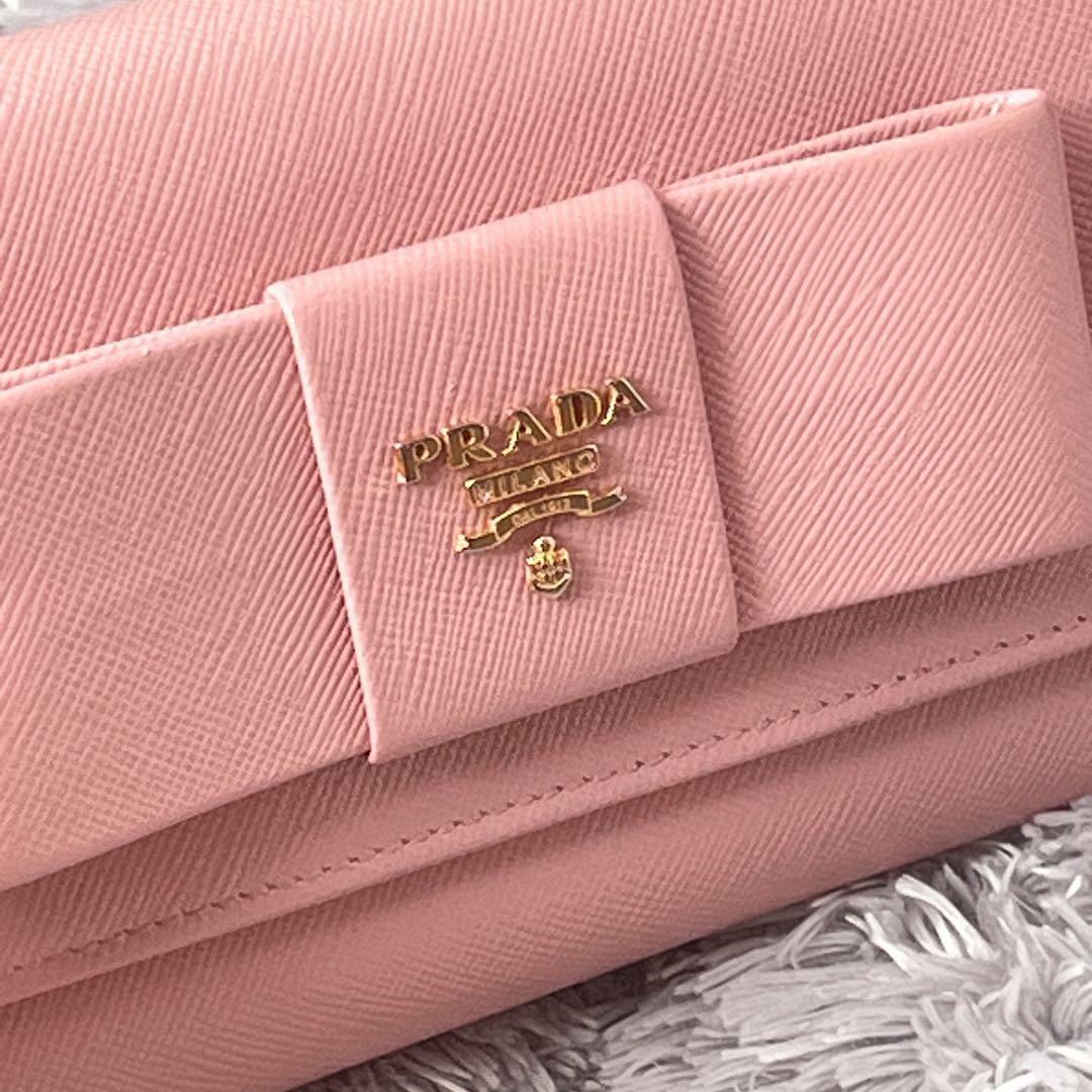 PRADA✨フィオッコ　サフィアーノ　リボン　メタルロゴ　ピンク　レディース