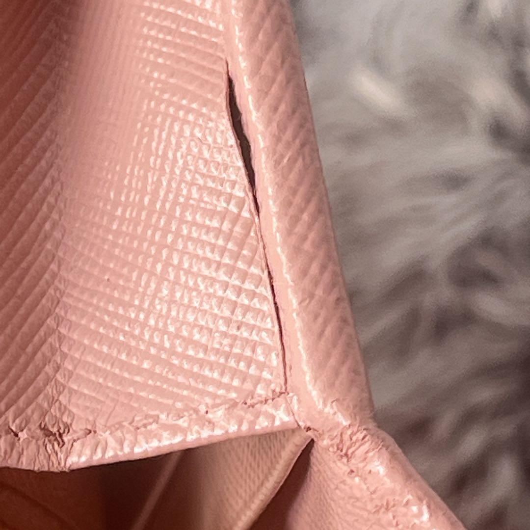 PRADA✨フィオッコ　サフィアーノ　リボン　メタルロゴ　ピンク　レディース