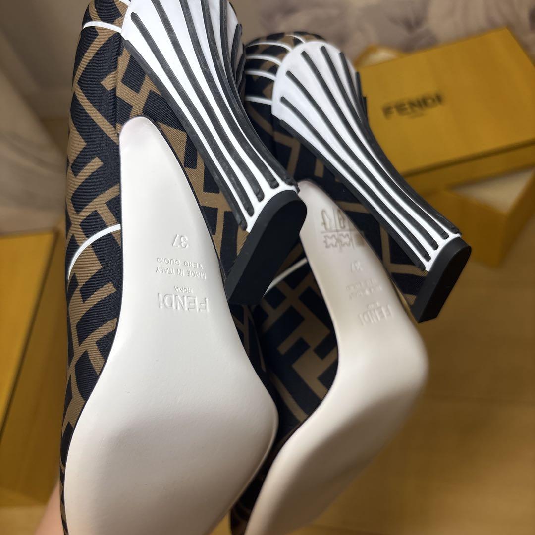 FENDI ハイヒール ブラック/ホワイト