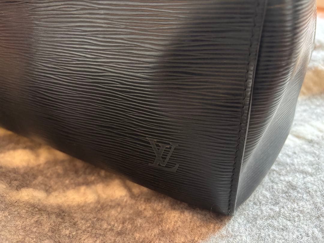 LOUIS VUITTON エピ ブラック ボストン LOUIS VUITTON エピ ブラック ボストン