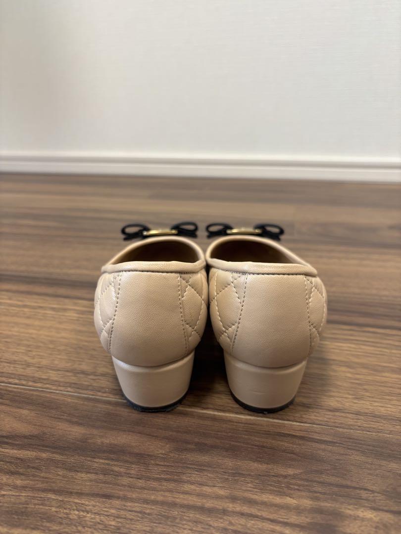 Salvatore Ferragamo ヴァラ ベージュ
