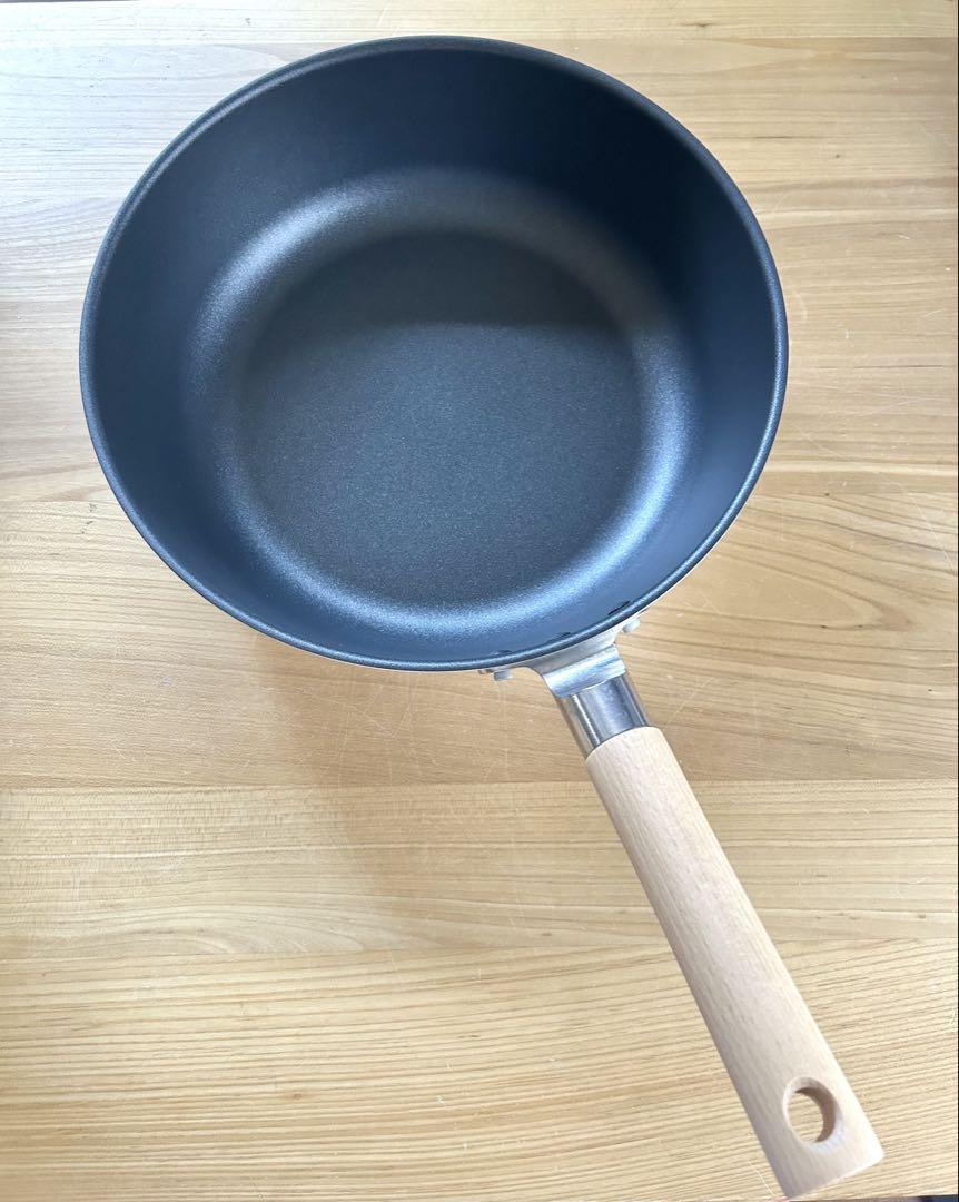 無印良品　こびりつきにくいフライパン 深型　28cm