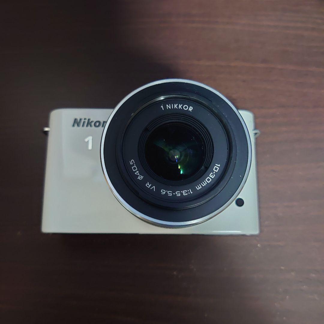 NIKON J1