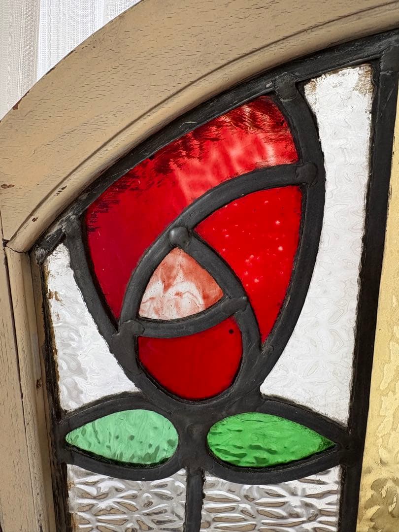 バラのアーチ型ステンドグラス 鋳物スタンド付属傷や汚れあり