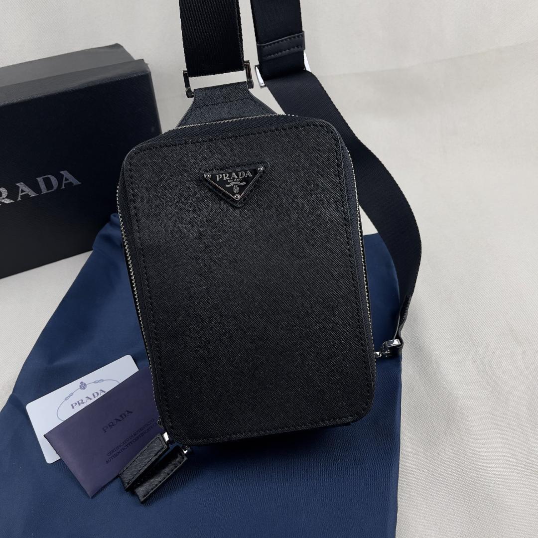 美品PRADA スマホショルダーバッグ ブラック