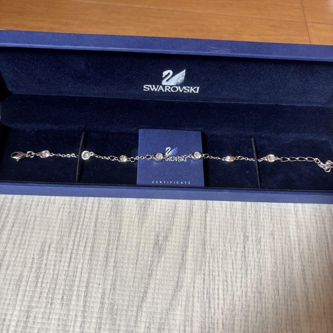 Swarovski クリスタル付きブレスレット
