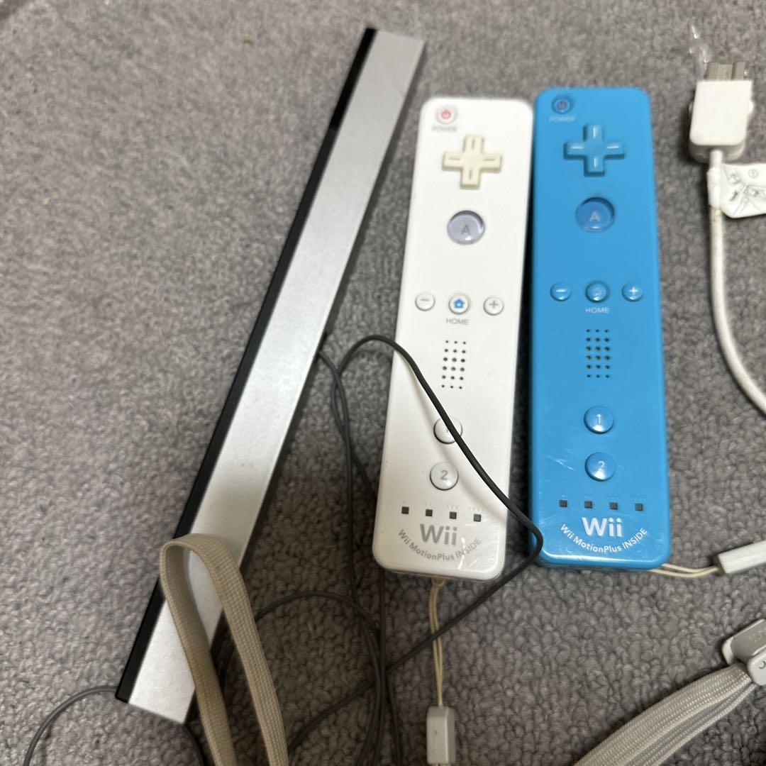 Wii 本体 + リモコン2つ + センサー - メルカリ